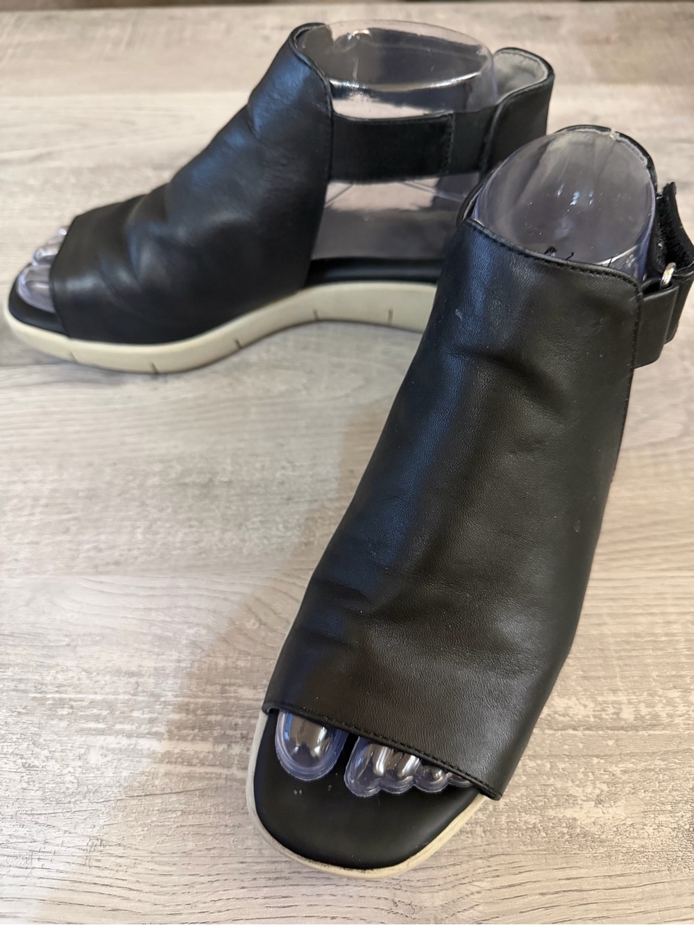 The FLEXX Black Open-Toe Women’s Sandals. 7.5